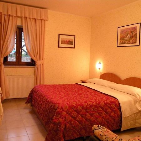 Albergo Ristorante Il Pescatore Villetta Barrea Room photo