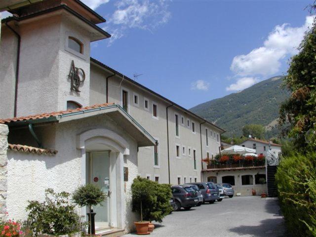 Albergo Ristorante Il Pescatore Villetta Barrea Exterior photo