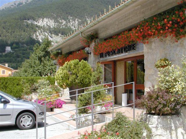 Albergo Ristorante Il Pescatore Villetta Barrea Exterior photo