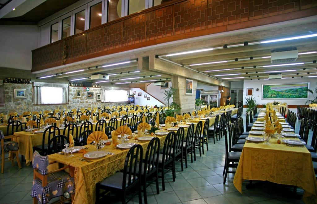 Albergo Ristorante Il Pescatore Villetta Barrea Exterior photo