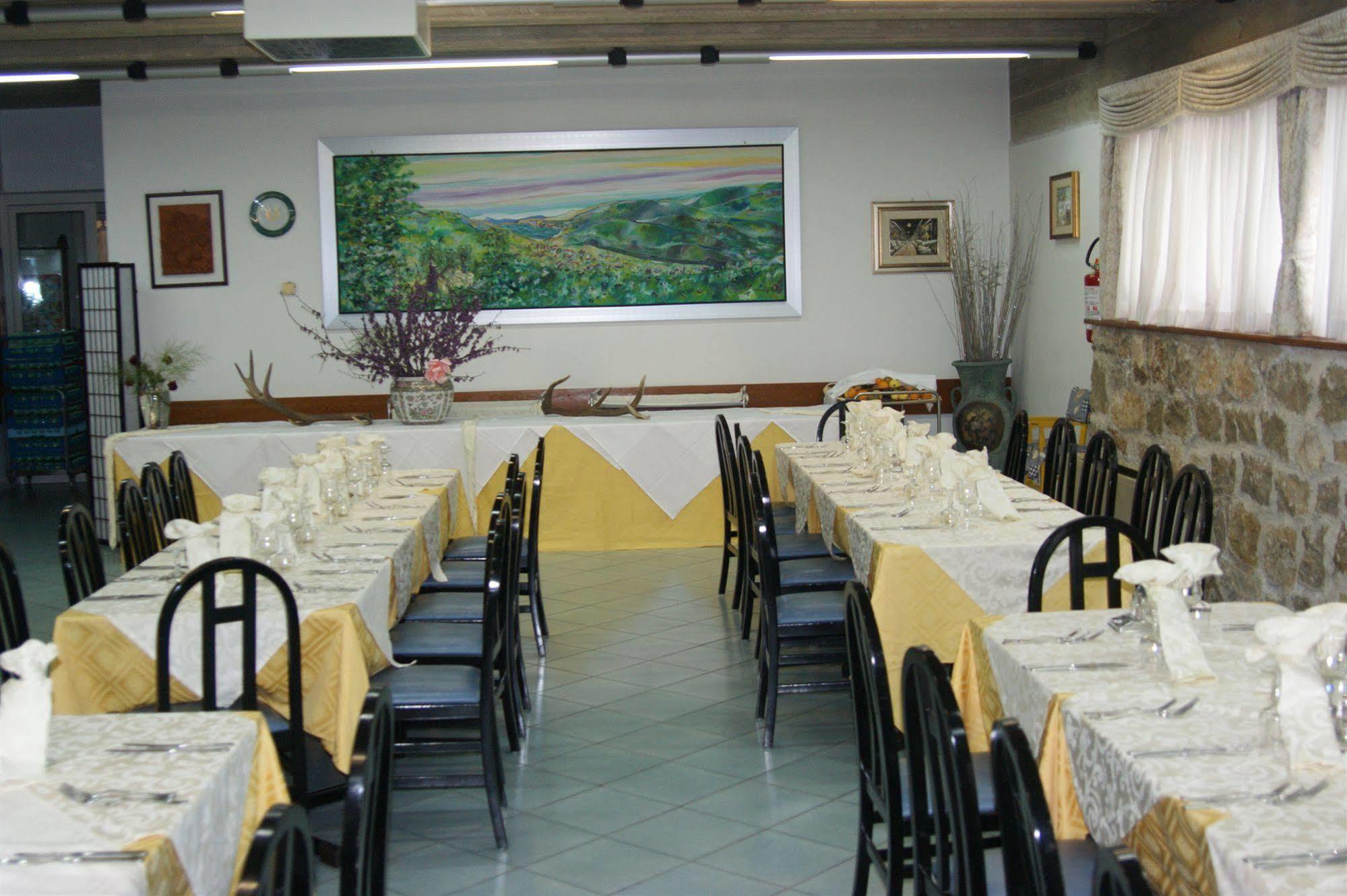 Albergo Ristorante Il Pescatore Villetta Barrea Exterior photo