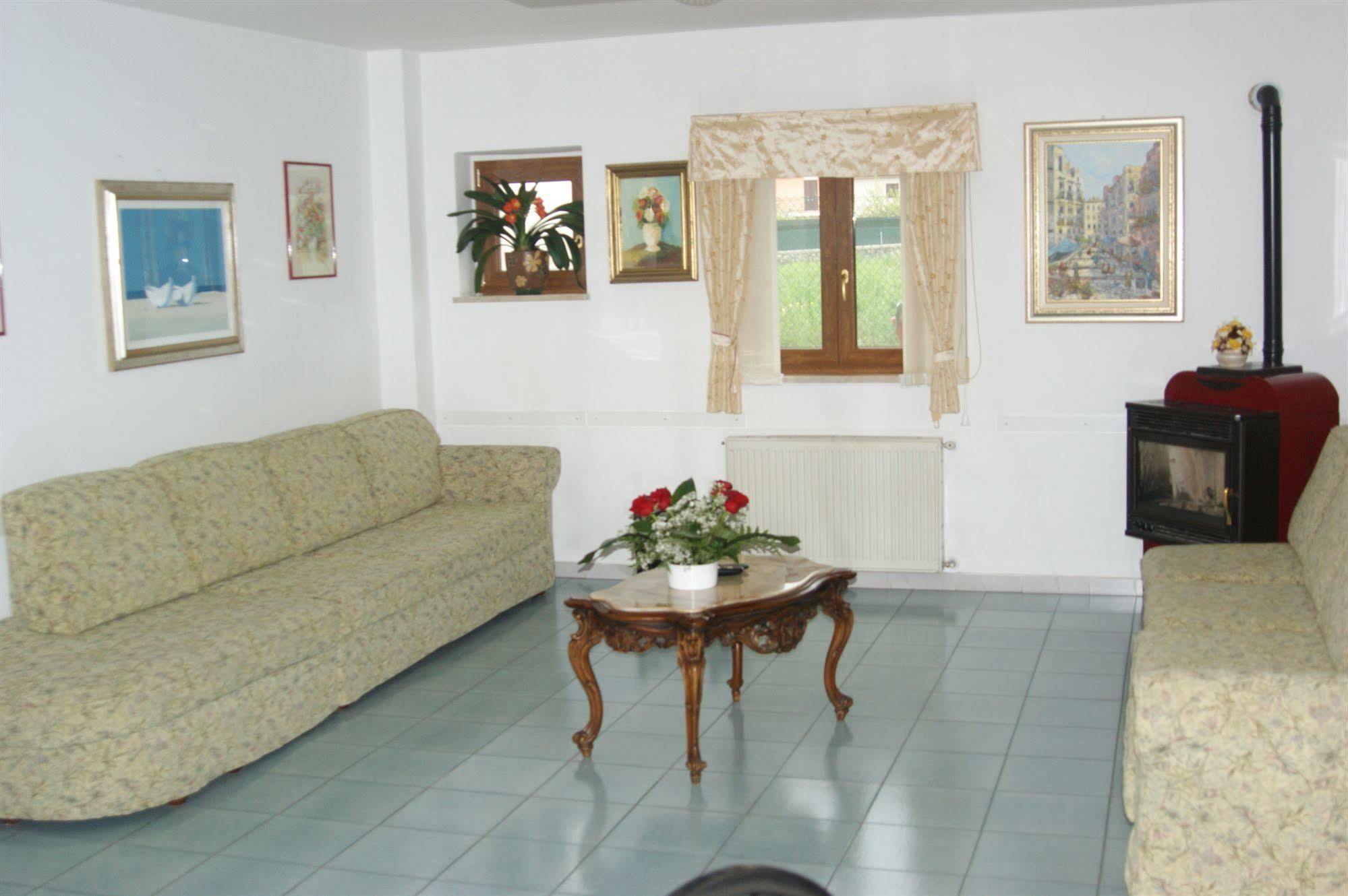 Albergo Ristorante Il Pescatore Villetta Barrea Exterior photo